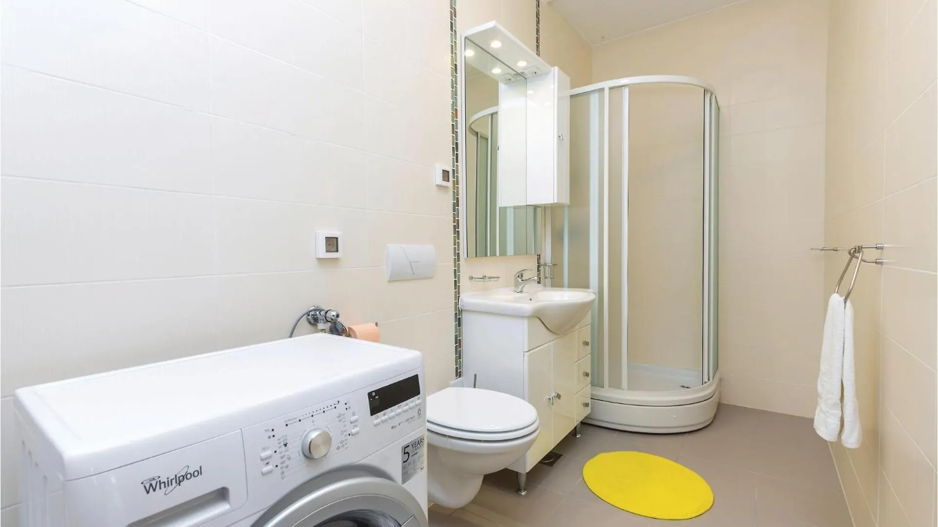 Cozy Apartment In Crikvenica With Kitchen 0*,